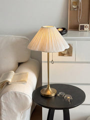 Blossine Elegante Leinen-Tischlampe mit gewelltem Rand – Moderne Lampe für das Schlafzimmer